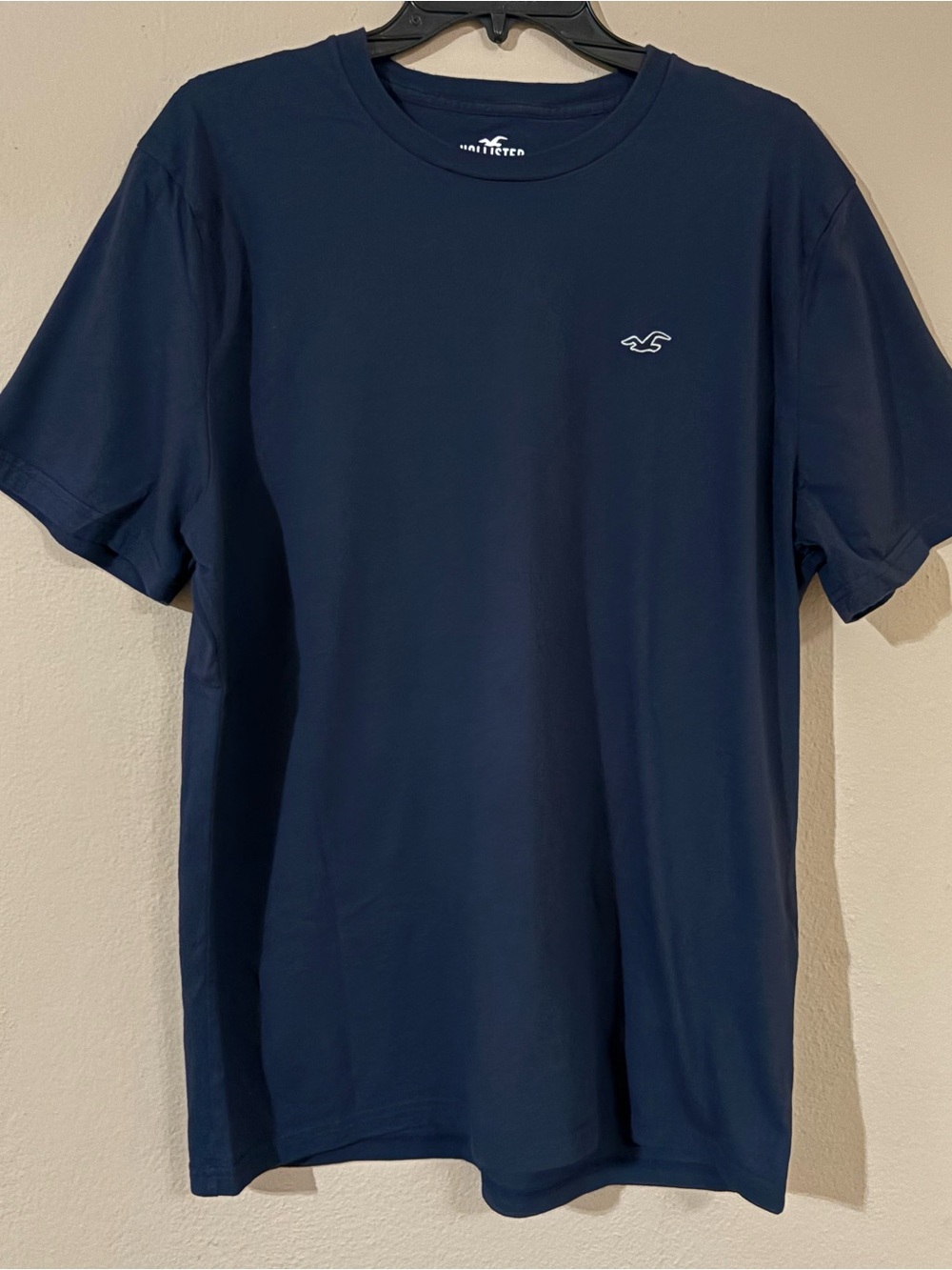 Hollister Classic Logo Tee - Navy Blue Casual Vibe
